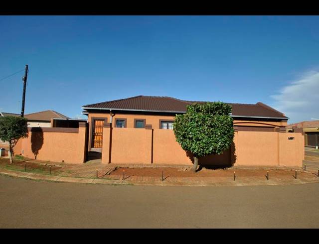 3 BEDROOM HOUSE FOR SALE IN DAWN PARK